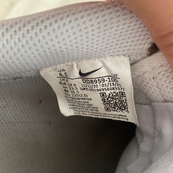 Nike Airforce 1 Women - Picture 2 of 4